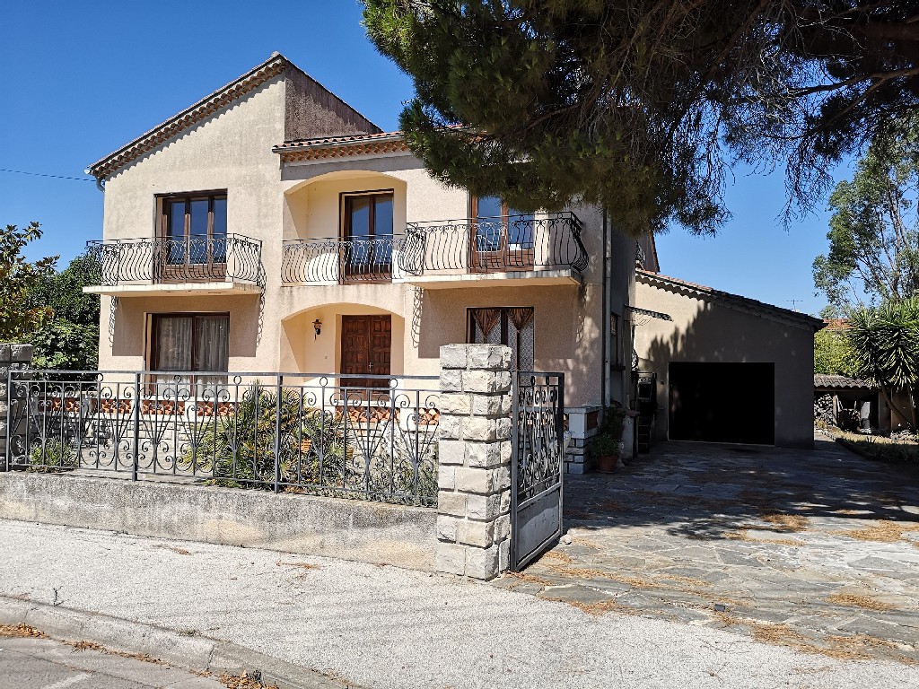 Maison à Vendre Saison 11 épisode 20 vente Maison 11 pièces à vendre à LE PRADET PROCHE CENTRE.